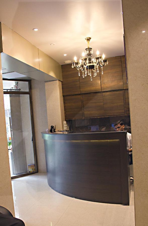 Vishal Hall Hotel Mumbai Bagian luar foto
