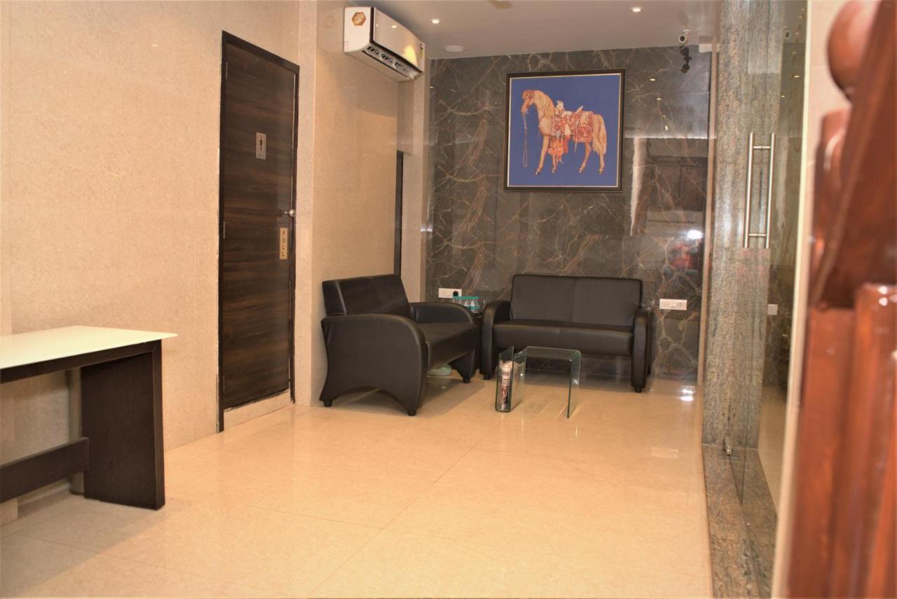 Vishal Hall Hotel Mumbai Bagian luar foto