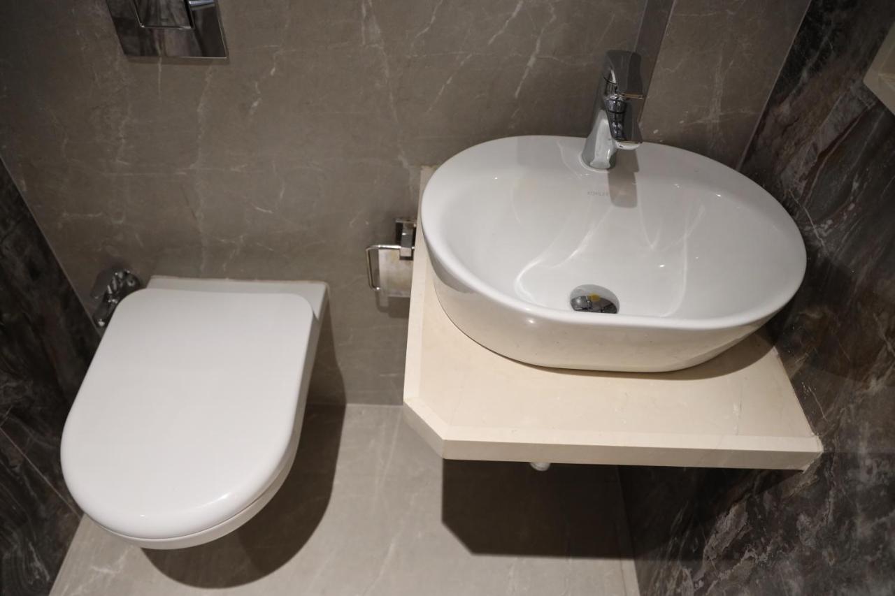 Vishal Hall Hotel Mumbai Bagian luar foto