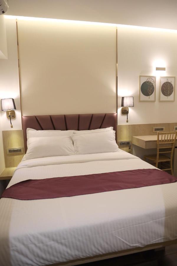 Vishal Hall Hotel Mumbai Bagian luar foto