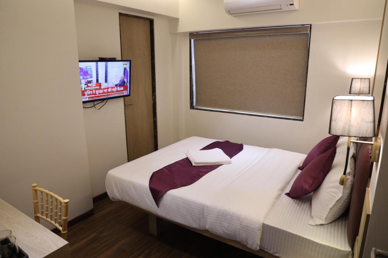 Vishal Hall Hotel Mumbai Bagian luar foto