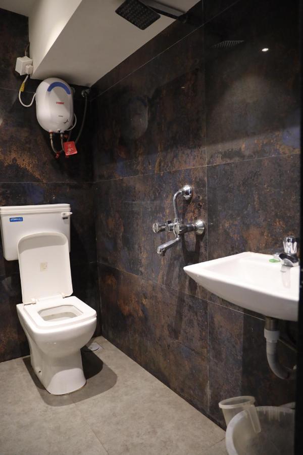 Vishal Hall Hotel Mumbai Bagian luar foto