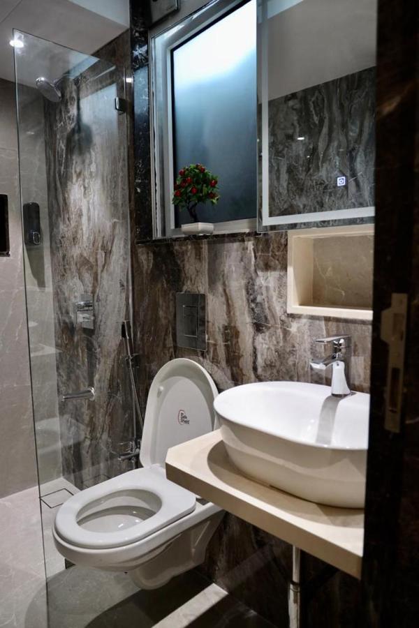 Vishal Hall Hotel Mumbai Bagian luar foto