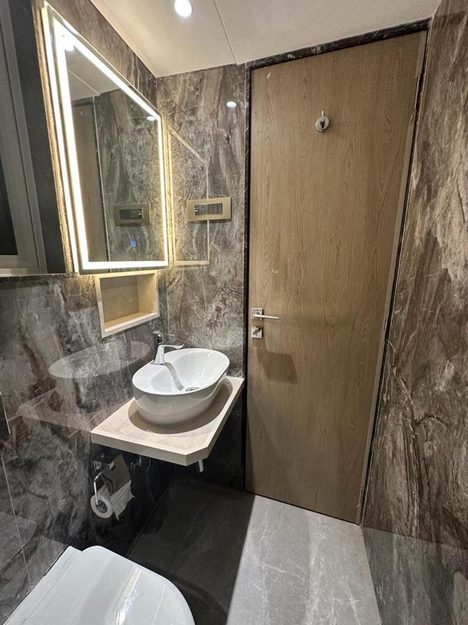 Vishal Hall Hotel Mumbai Bagian luar foto